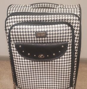 Nicole Miller New York 24 inch Softbag Suitcase